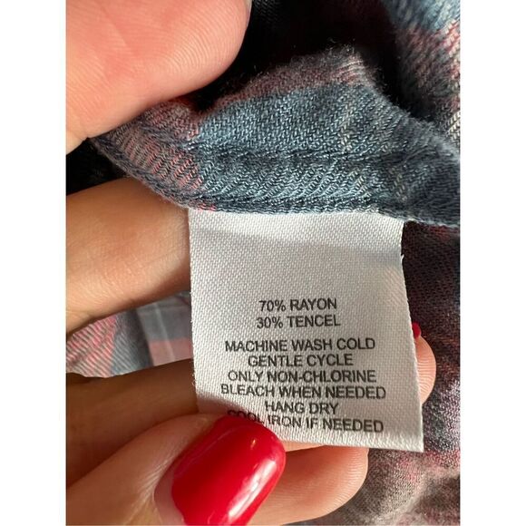 Untuck it Womens Button Up Blouse Size 8 - Picture 3 of 4